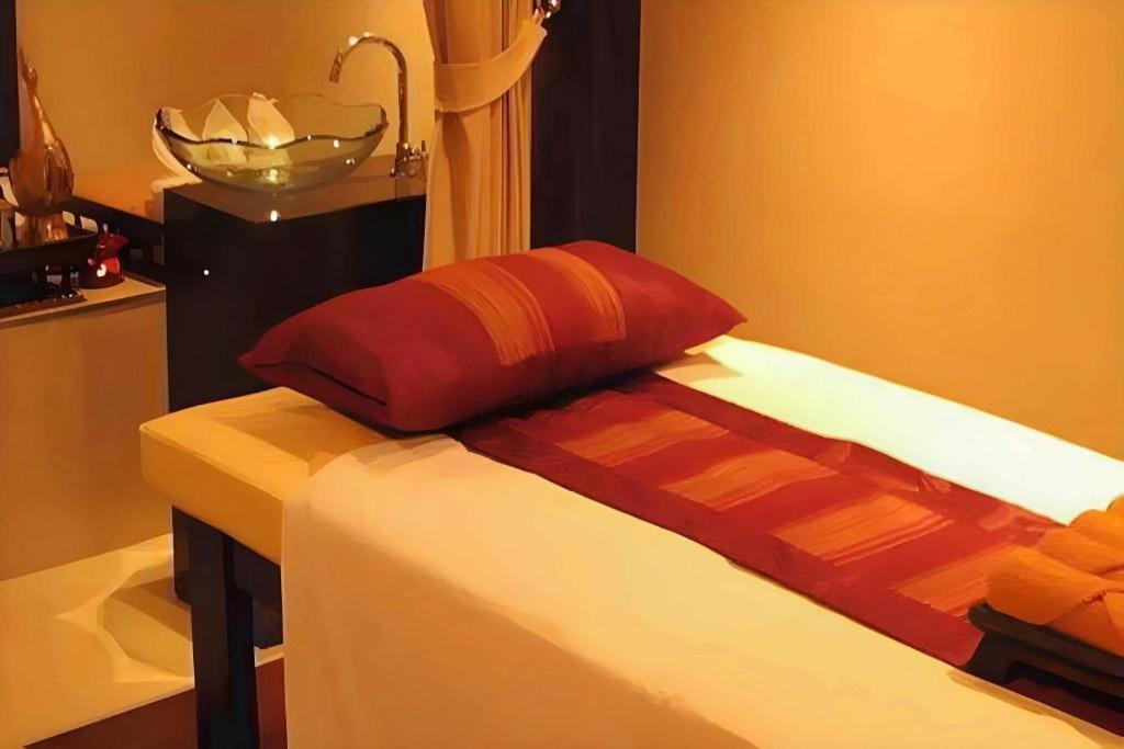 Hotel The Airport & 3*