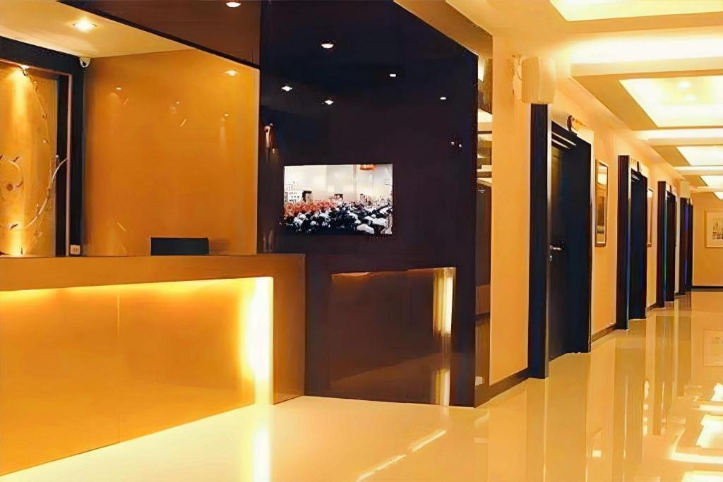 The Airport & Hotel 3*