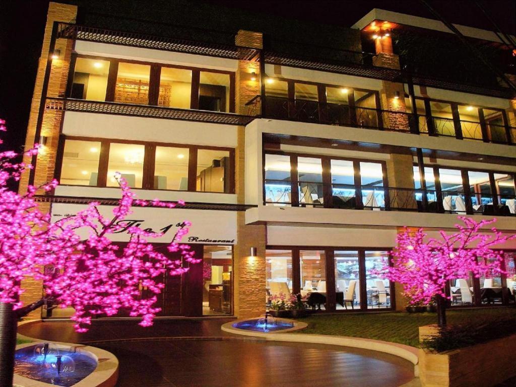 Hotel The Airport & 3*