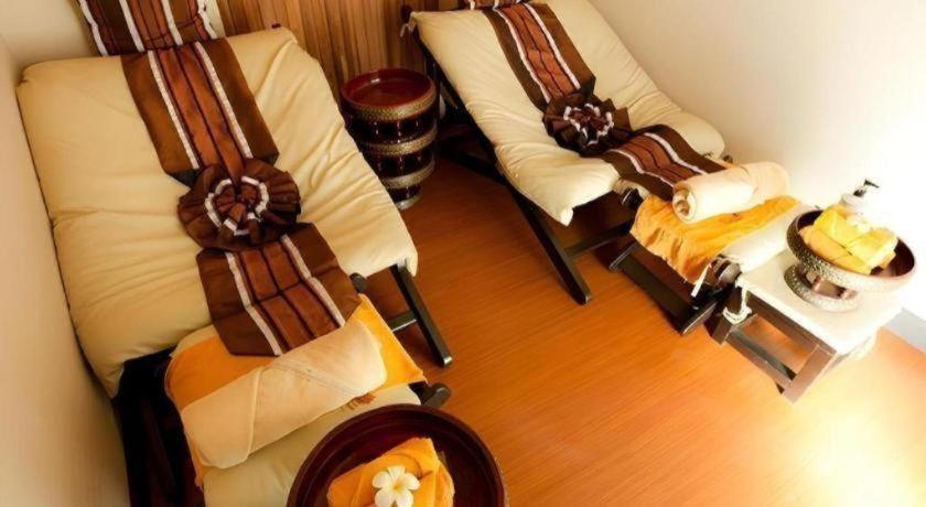 Hotel The Airport &
