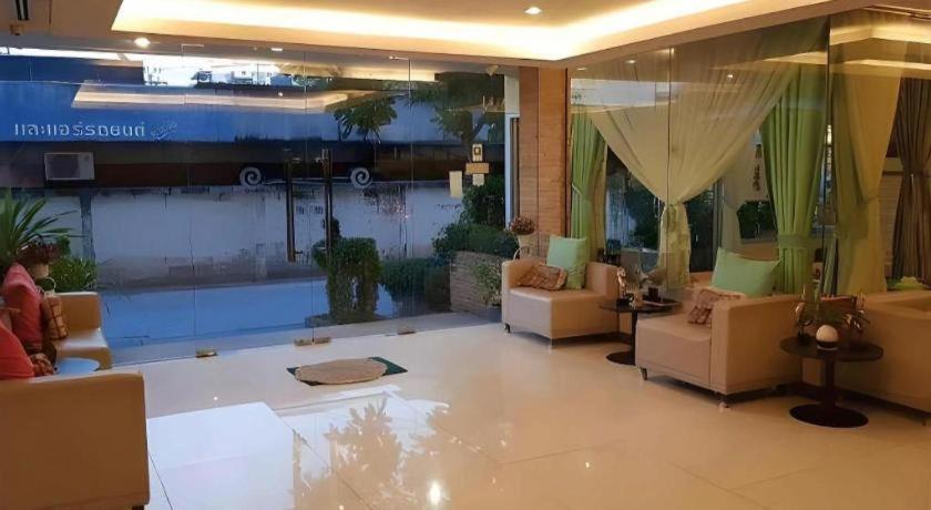 The Airport & Hotel 3*