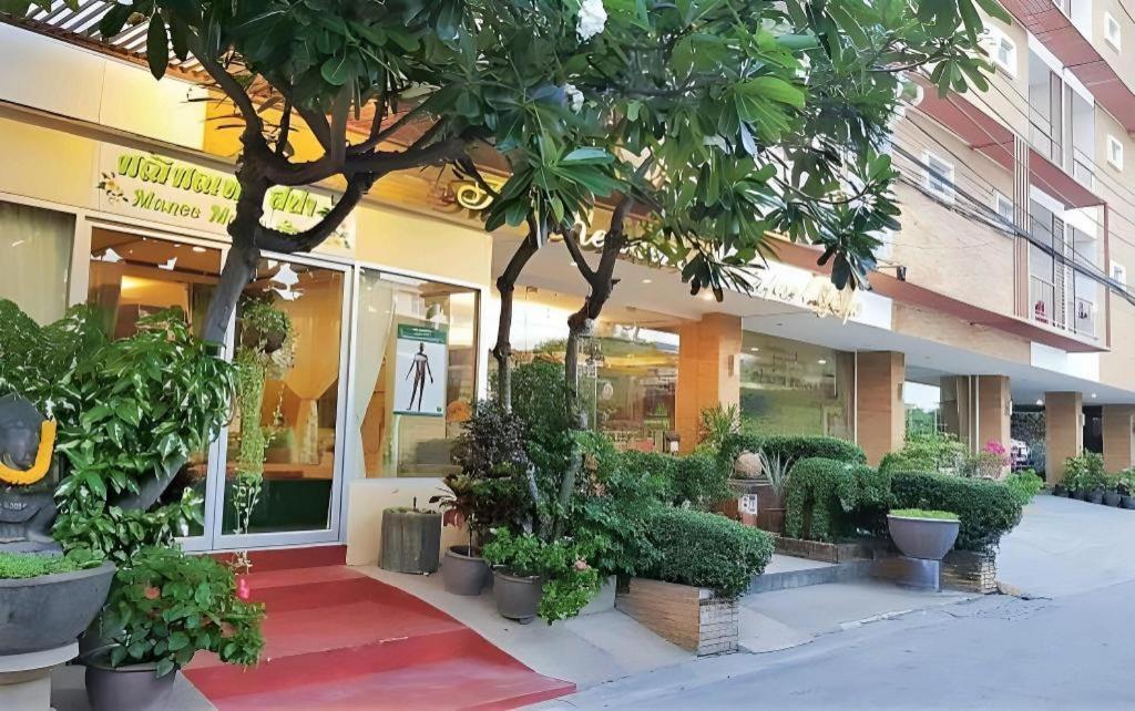 Hotel The Airport & 3*