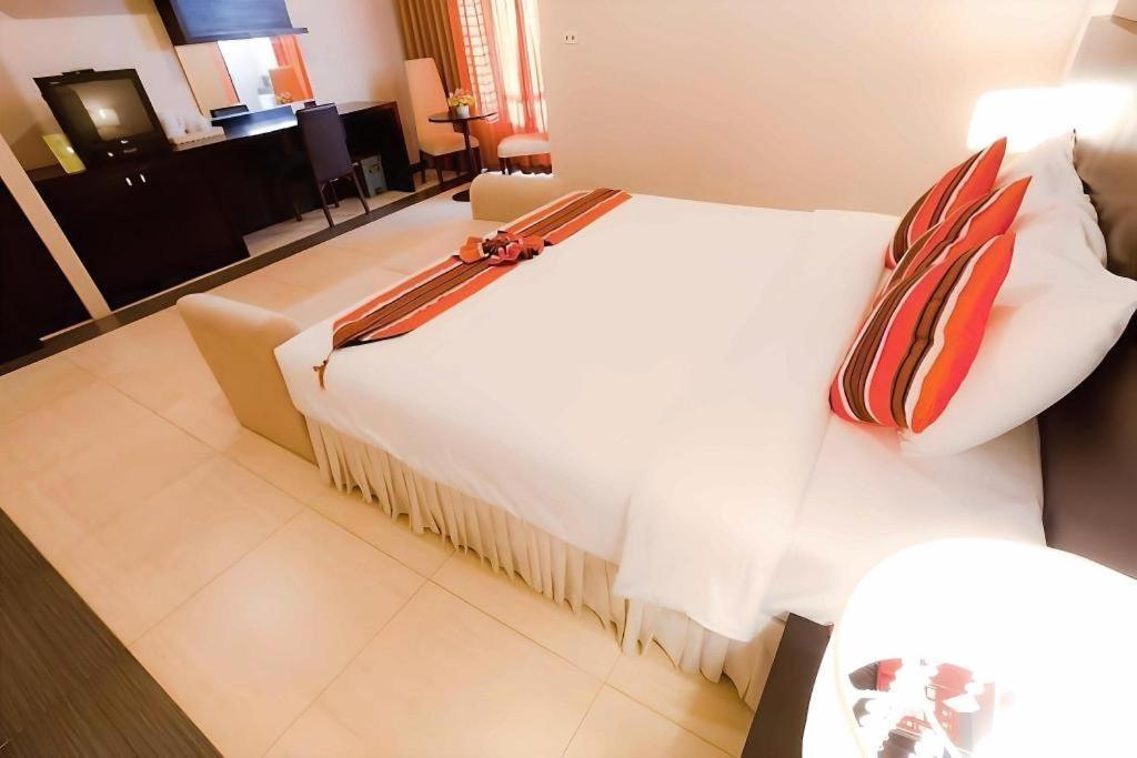 The Airport & Hotel 3*